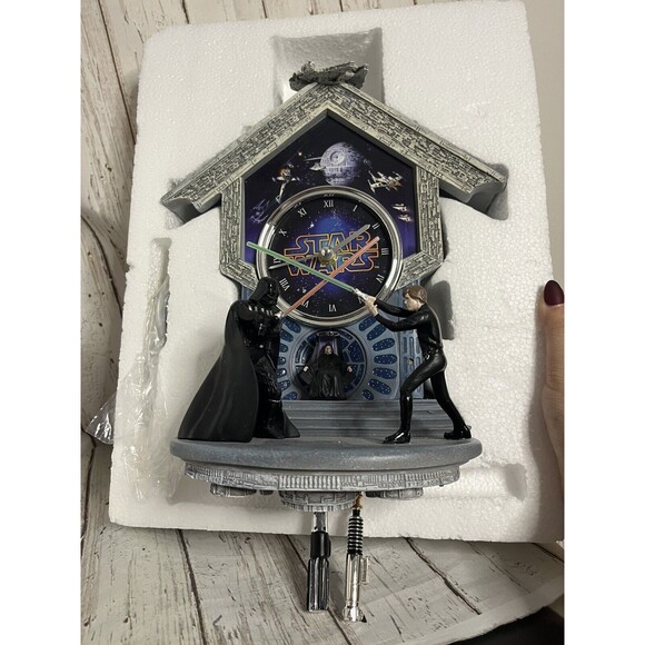 STAR WARS Sith Vs. Jedi Wall Clock With Light-Up Lightsabers - Picture 5 of 14